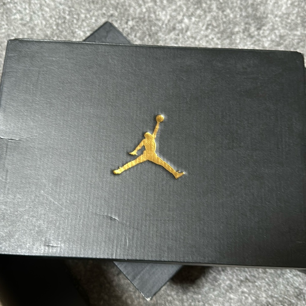Air Jordan 1 Mid Grade School size 5.5